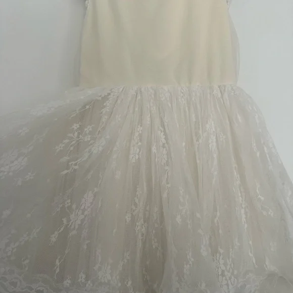 Elegant Cream Lace Dress - Picture 7 of 11